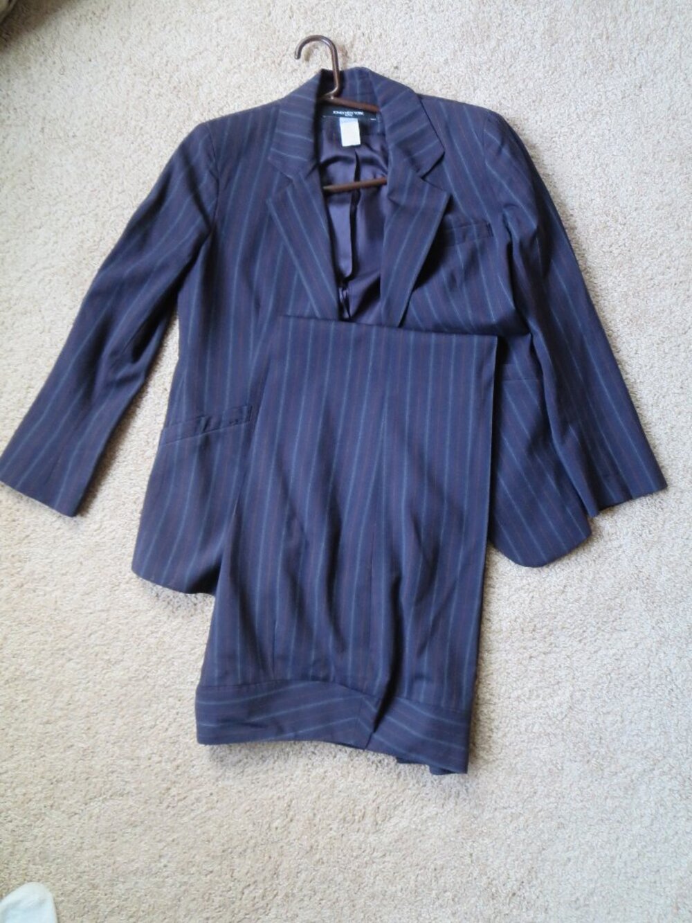 Jones New York Womans Size 8P Dark Blue Pin Stripe Pant Suit.  Pants 10 Stretch